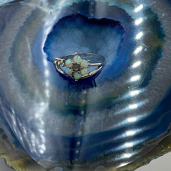 Beautiful Little Sterling Silver Ring With Six Round Opal Stones & Center CZ - Picture 6 of 8